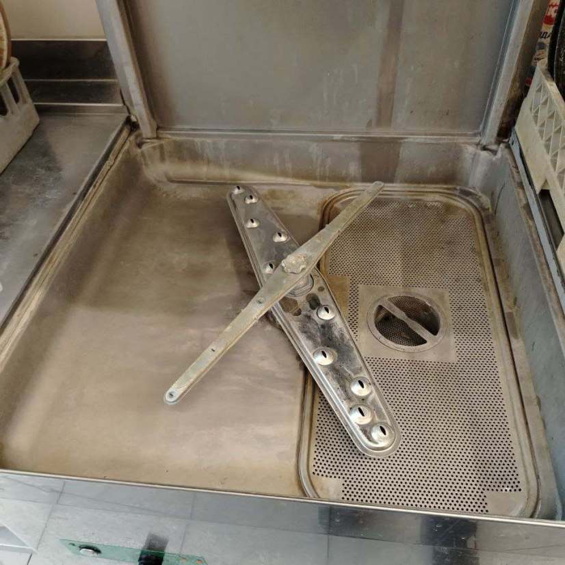 Посудомоечная машина Silanos до очистки